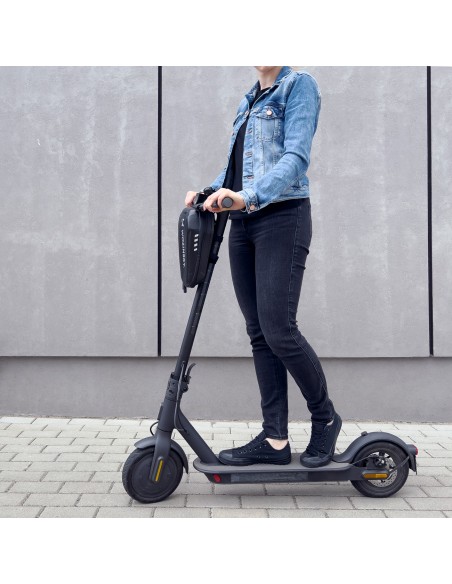 Vandeniui atsparus paspirtuko rankenos krepšys, 3L juodas