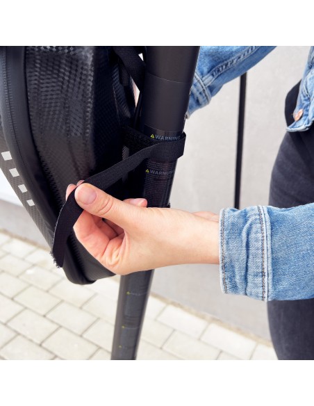 Vandeniui atsparus paspirtuko rankenos krepšys, 3L juodas