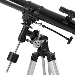 Astronominis refraktorinis teleskopas, skirtas 900 mm skersmens žvaigždžių stebėjimui. 70 mm