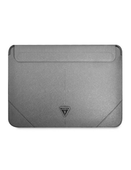 Guess Saffiano Triangle Logo dėklas 16" nešiojamam kompiuteriui – sidabrinis Guess Saffiano Triangle Logo dėklas 16" nešiojamam kompiuteriui – sidabrinis