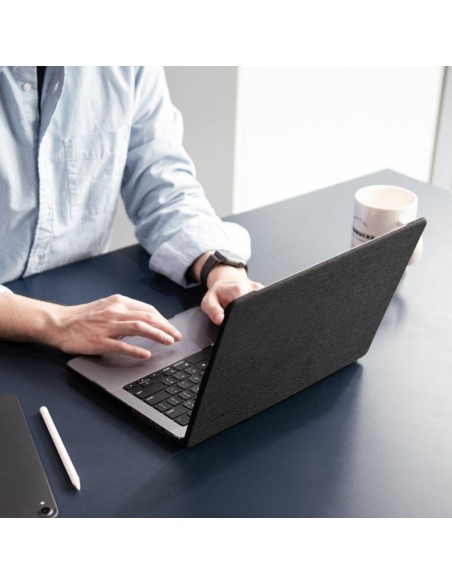 Spigen Urban Fit dėklas, skirtas Macbook Pro 16& 39 & 39 2021-2023 – juodas Spigen Urban Fit dėklas, skirtas Macbook Pro 16& 39 & 39 2021-2023 – juodas