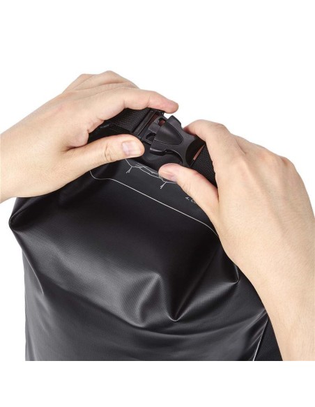 Spigen Aqua Shield A630 maišelis, atsparus vandeniui 20 l + maišelis 2 l - juodas Spigen Aqua Shield A630 maišelis, atsparus vandeniui 20 l + maišelis 2 l - juodas