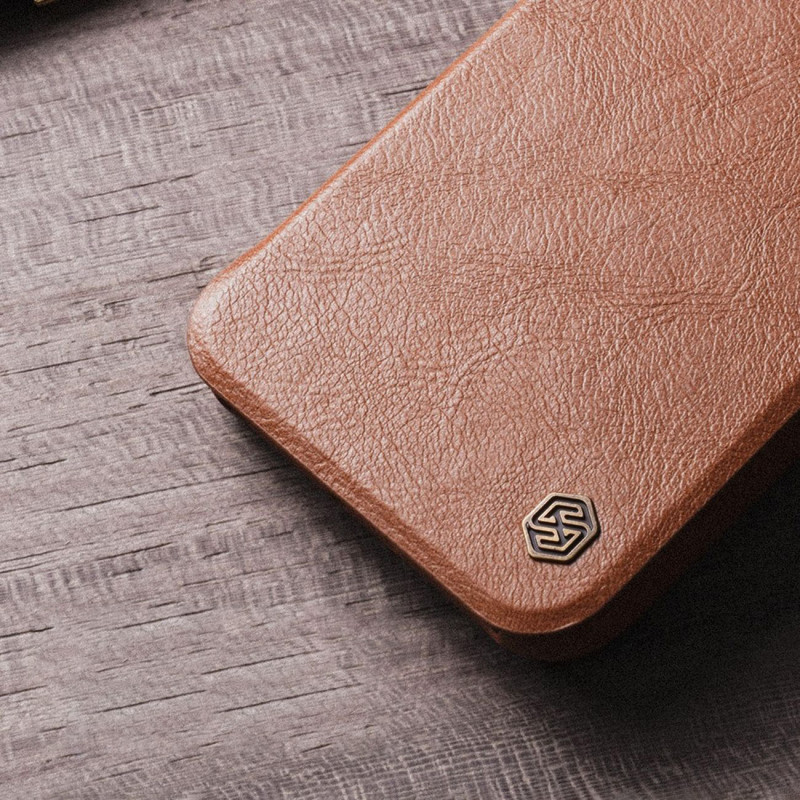Nillkin Qin Leather Pro Case iPhone 14 Plus fotoaparato dangtelio dėklo dangtelio atverčiamas dėklas raudonas