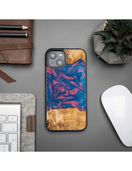 Medinis ir dervos dėklas, skirtas iPhone 14 Bewood Unique Vegas - rožinė ir mėlyna Medinis ir dervos dėklas, skirtas iPhone 14 Bewood Unique Vegas - rožinė ir mėlyna