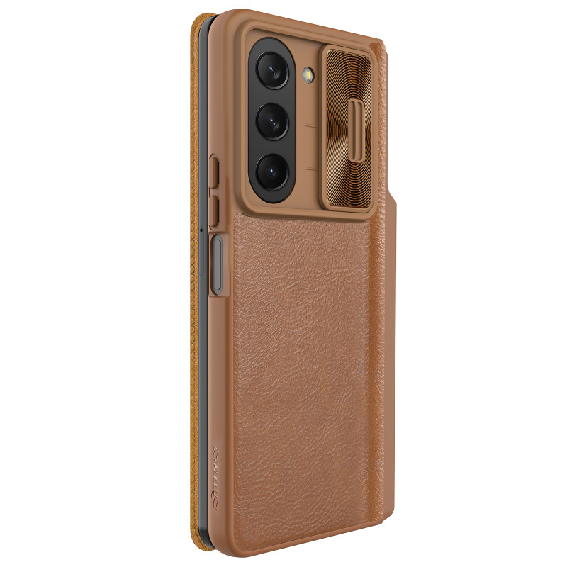 Odinis dėklas su apverstu ir fotoaparato apsauga, skirta Samsung Galaxy Z Fold 5 Nillkin Qin Leather Pro – ruda