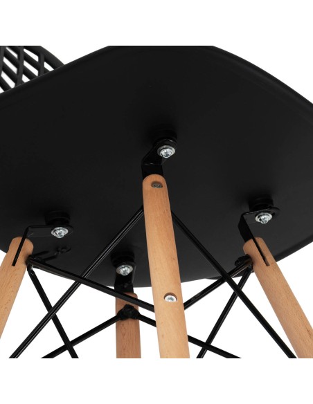 Skandinaviška ažūrinė kėdė su medinėmis kojelėmis virtuvei svetainei maks.150kg 4vnt.