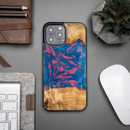 Medinis ir dervos dėklas skirtas iPhone 13 Pro Max Bewood Unique Vegas - rožinė ir mėlyna Medinis ir dervos dėklas skirtas iPhone 13 Pro Max Bewood Unique Vegas - rožinė ir mėlyna