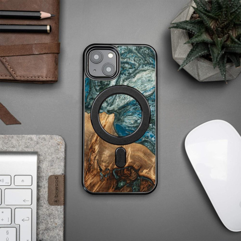Medinis ir dervos dėklas iPhone 13 MagSafe Bewood Unique Planet Earth - mėlynai žalias