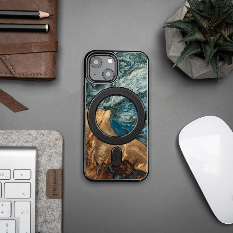 Medinis ir dervos dėklas iPhone 13 Mini MagSafe Bewood Unique Planet Earth - mėlynai žalias