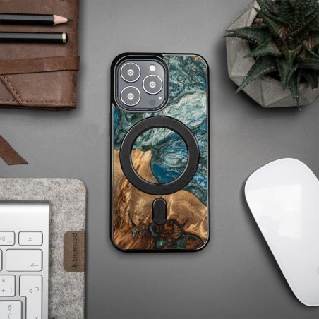 Medinis ir dervos dėklas iPhone 13 Pro MagSafe Bewood Unique Planet Earth - mėlynai žalias Medinis ir dervos dėklas iPhone 13 Pro MagSafe Bewood Unique Planet Earth - mėlynai žalias