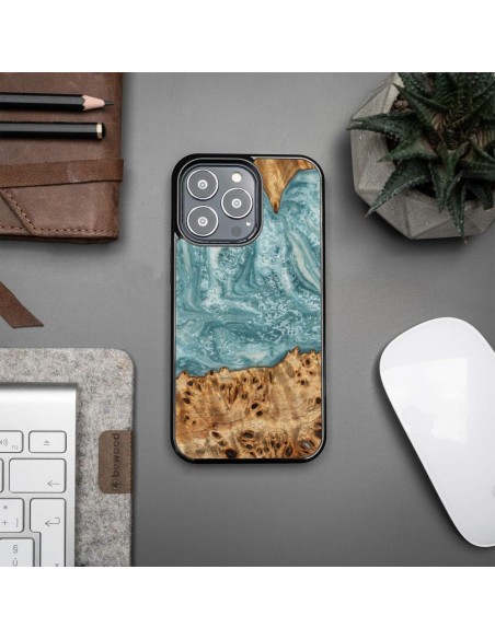 Medinis ir dervos dėklas skirtas iPhone 13 Pro Bewood Unique Uranus - mėlyna ir balta Medinis ir dervos dėklas skirtas iPhone 13 Pro Bewood Unique Uranus - mėlyna ir balta