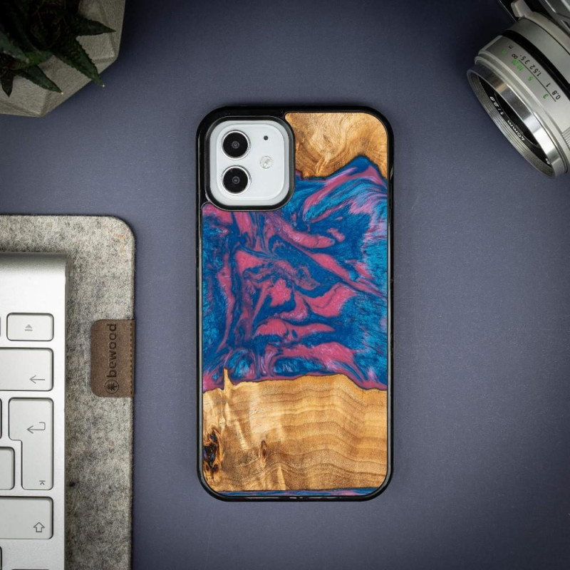 Medinis ir dervos dėklas, skirtas iPhone 12/ 12 Pro Bewood Unique Vegas - rožinė ir mėlyna
