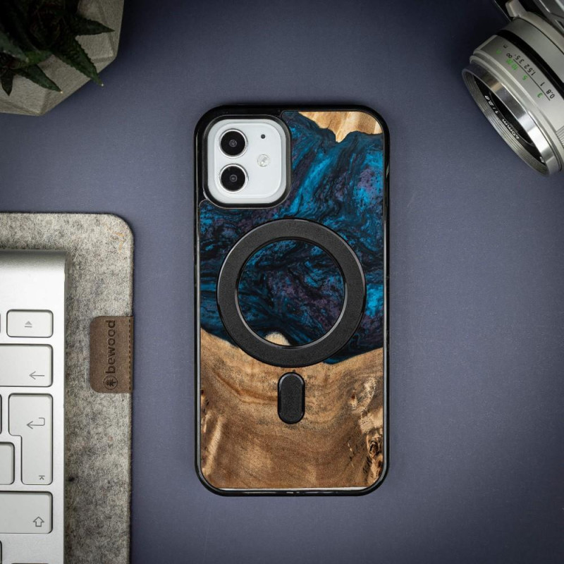 Medinis ir dervos dėklas skirtas iPhone 12/ 12 Pro MagSafe Bewood Unique Neptun - tamsiai mėlyna ir juoda