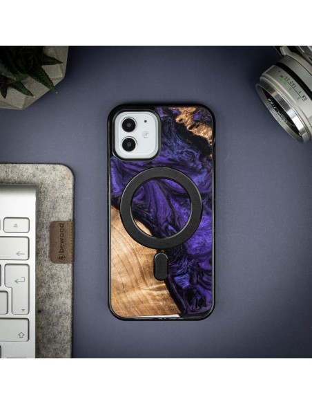 Medinis ir dervos dėklas skirtas iPhone 12/ 12 Pro MagSafe Bewood Unique Violet - violetinė ir juoda Medinis ir dervos dėklas skirtas iPhone 12/ 12 Pro MagSafe Bewood Unique Violet - violetinė ir juoda