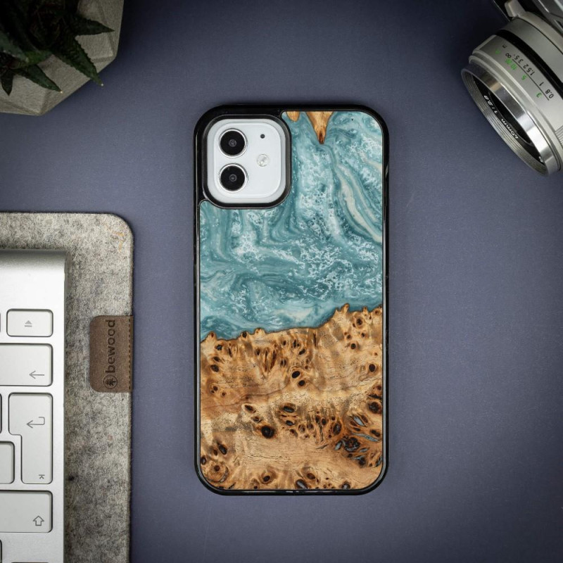 Medinis ir dervos dėklas skirtas iPhone 12/ 12 Pro Bewood Unique Uranus - mėlyna ir balta