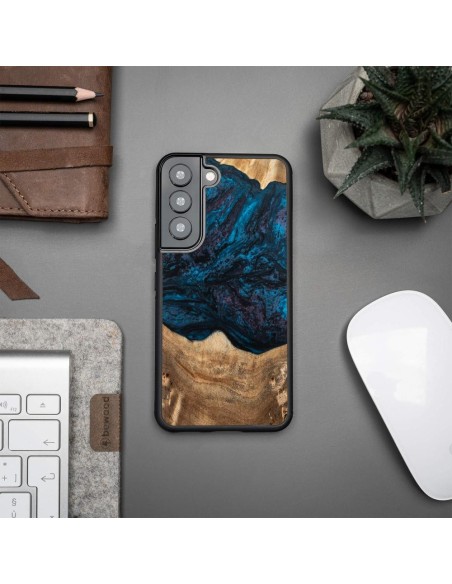 Medinis ir dervos dėklas, skirtas Samsung Galaxy S22 Bewood Unique Neptun - tamsiai mėlyna ir juoda Medinis ir dervos dėklas, skirtas Samsung Galaxy S22 Bewood Unique Neptun - tamsiai mėlyna ir juoda