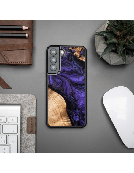 Medinis ir dervos dėklas Samsung Galaxy S22 Bewood Unique Violet - violetinė ir juoda Medinis ir dervos dėklas Samsung Galaxy S22 Bewood Unique Violet - violetinė ir juoda