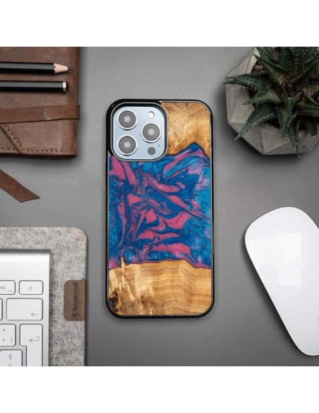 Medinis ir dervos dėklas, skirtas iPhone 15 Pro Max Bewood Unique Vegas - rožinė ir mėlyna Medinis ir dervos dėklas, skirtas iPhone 15 Pro Max Bewood Unique Vegas - rožinė ir mėlyna