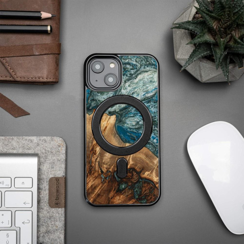 Medinis ir dervos dėklas iPhone 15 MagSafe Bewood Unique Planet Earth - mėlynai žalias