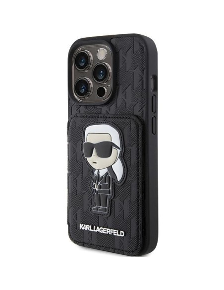Karl Lagerfeld Saffiano kortelių lizdai ir stovo monograma Ikonik Patch dėklas, skirtas iPhone 15 Pro - juodas Karl Lagerfeld Saffiano kortelių lizdai ir stovo monograma Ikonik Patch dėklas, skirtas iPhone 15 Pro - juodas