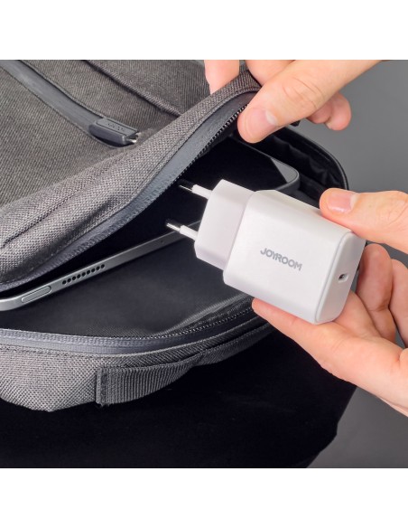 Ładowarka sieciowa Joyroom JR-TCF06 USB-C PD 20W + kabel USB-C - biała Ładowarka sieciowa Joyroom JR-TCF06 USB-C PD 20W + kabel USB-C - biała