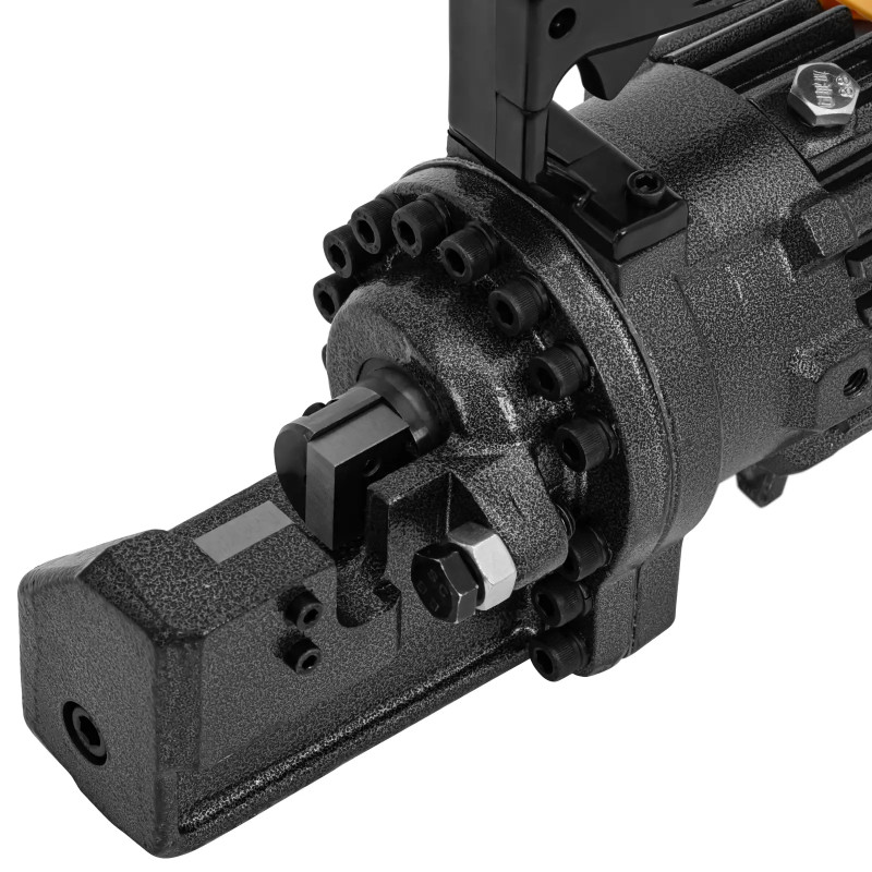 Giljotinos strypų pjoviklis elektrohidraulinis 4-20 mm 300 barų 1200 W