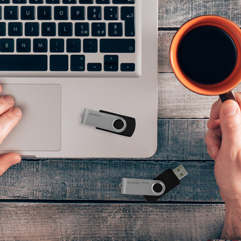 Pendrive Flash atmintis 16 GB USB 3.2 Gen 1 UTS3 – juoda