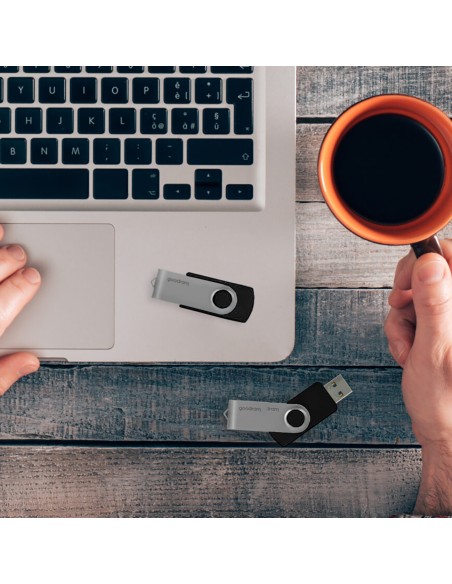 Pendrive Flash atmintis 16 GB USB 3.2 Gen 1 UTS3 – juoda
 
Pendrive Flash atmintis 16 GB USB 3.2 Gen 1 UTS3 – juoda