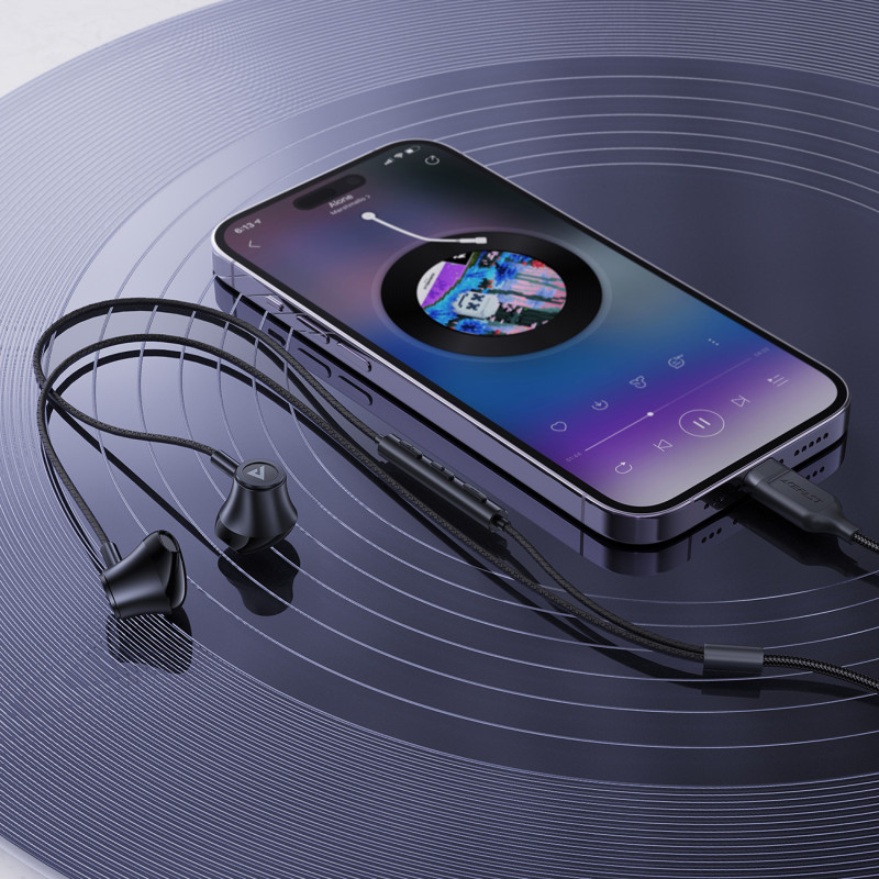 Į ausis įdedamos ausinės su USB-C jungtimi, mikrofonu ir nuotolinio valdymo pultu 1,2 m – juodos