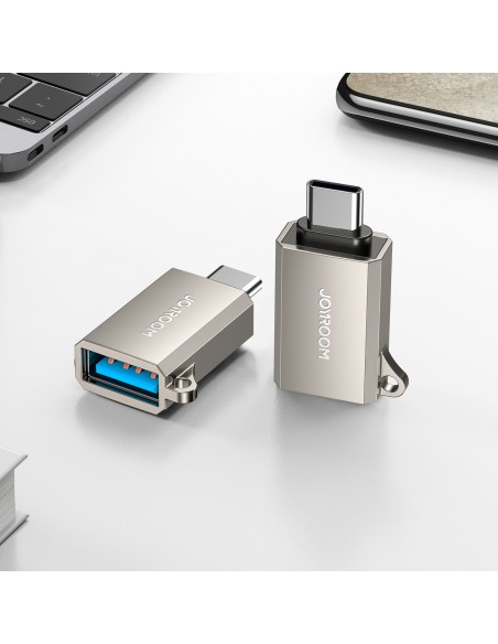 USB-C (vyriškas) – USB-A (moteriškas) adapteris su virvelės akute – sidabrinis
 
USB-C (vyriškas) – USB-A (moteriškas) adapteris su virvelės akute – sidabrinis