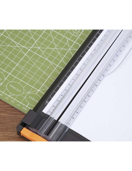 Popierinė giljotina – trimeris