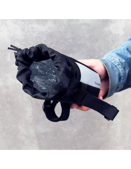 Terminio vandens buteliuko maišelis dviračiui ar paspirtukui 1 l juodas