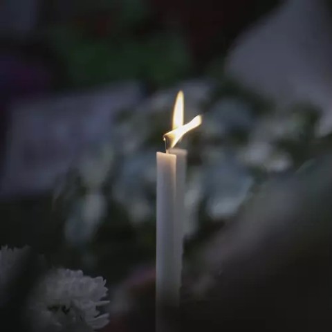 Balta kūgio žvakė - rinkinyje 40 vnt.