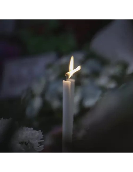 Balta kūgio žvakė - rinkinyje 40 vnt.