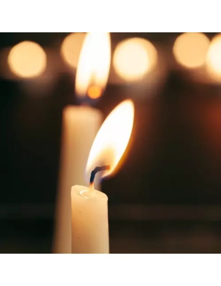 Balta kūgio žvakė - rinkinyje 40 vnt.