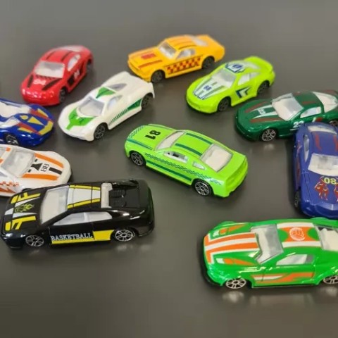 Spalvoti automobiliai/ spyruokliniai automobiliai 1:64 - 16 vnt. Kruzelis 20352