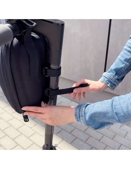 Vandeniui atsparus paspirtuko rankenos krepšys, 4L juodas