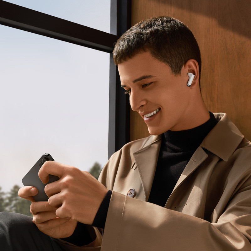 Į ausis įdedamos belaidės ausinės TWS Bluetooth 5.3 baltos