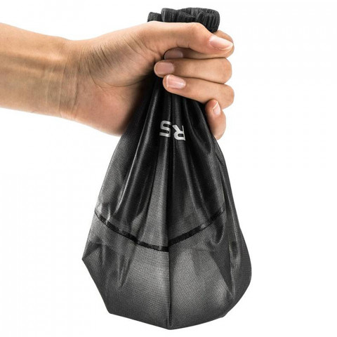 
Juodas dviračio šalmo uždangalas nuo lietaus
