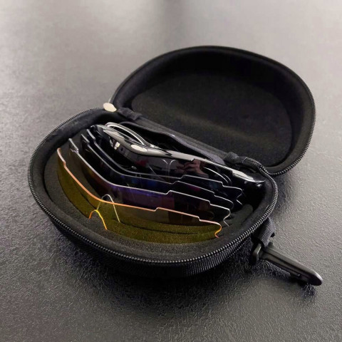 
Poliarizuoti dviračių akiniai su keičiamais spalvotais lęšiais
