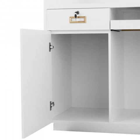 
Viešbučio poilsio kambario registratūra su apšvietimu, rakinama – balta ir auksinė
