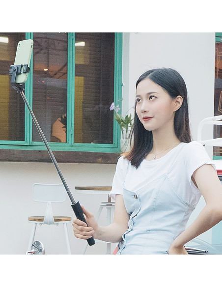 
Teleskopinė asmenukių lazda su nuotolinio valdymo pultu, trikojis telefonui 0,7 m - juoda
