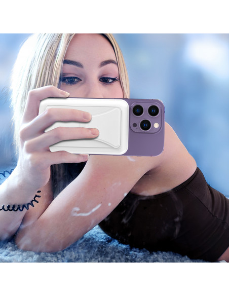 
Nešiojamoji baterija 10000 mAh 20W „MagSafe USB-A“ su USB-C stovo funkcija – balta
