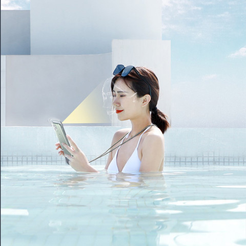 
„AquaGlide IPX8“ vandeniui atsparus telefono dėklas 7,2 colio telefonui su slankiojančia užrakto sistema – juodas
