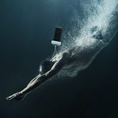 
„AquaGlide IPX8“ vandeniui atsparus telefono dėklas 7,2 colio telefonui su slankiojančia užrakto sistema – baltas
