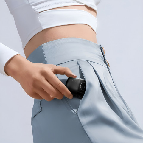 
Mini išorinė baterija 5000mAh 15W su „iPhone Lightning“ ir „Apple Watch“ įkrovikliu – juoda
