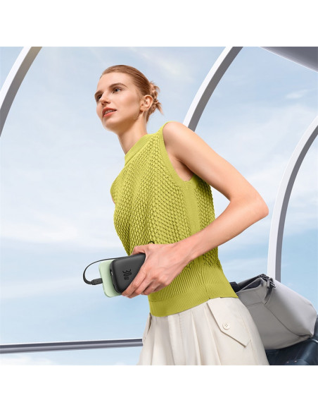 
„QPow 2“ 30 W 10000 mAh išorinė baterija su integruotais USB-C laidais – juoda
