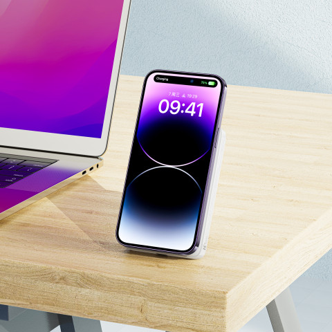 
10000mAh indukcinis magnetinis išorinis akumuliatorius su 20W stovo parinktimi + laidas - baltas
