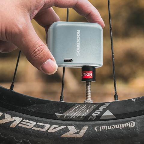 
MINI elektrinio dviračio pompa USB Schrader Presta 6.9bar 100PSI - juoda
