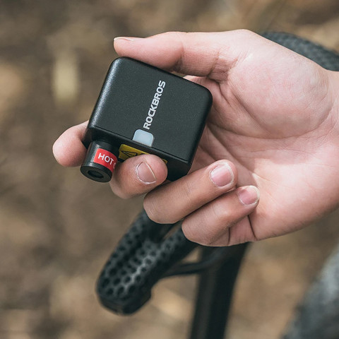 
MINI elektrinio dviračio pompa USB Schrader Presta 6.9bar 100PSI - juoda
